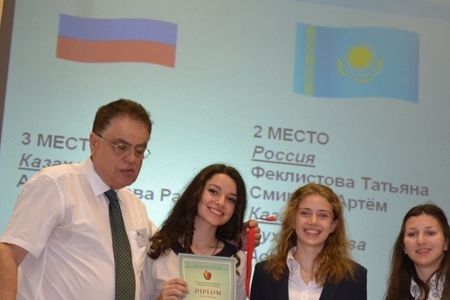 Златни медали от Москва за Математическата в Ловеч