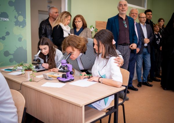 Математическата изгради и откри STEM център „Наука и откривателство“ по Национална програма „Изграждане на училищна STEM среда” 