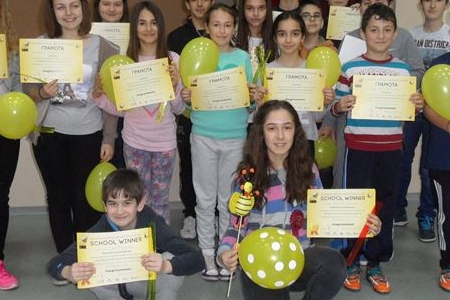 Седмокласничката Нора Николова е победител в Spelling Bee