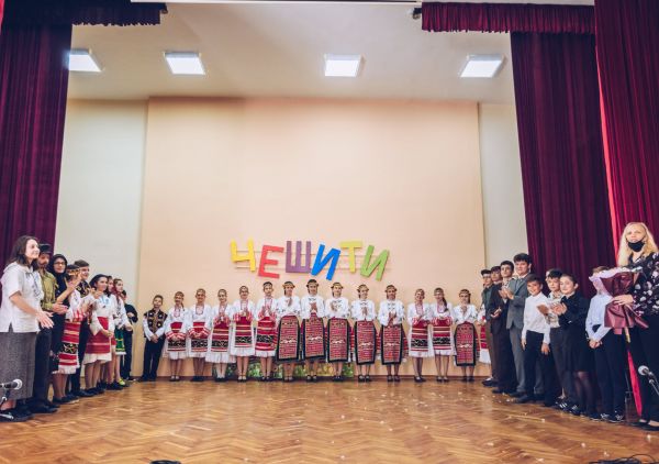 "ЧЕШИТИ" по Чудомир - на сцената и в живота!