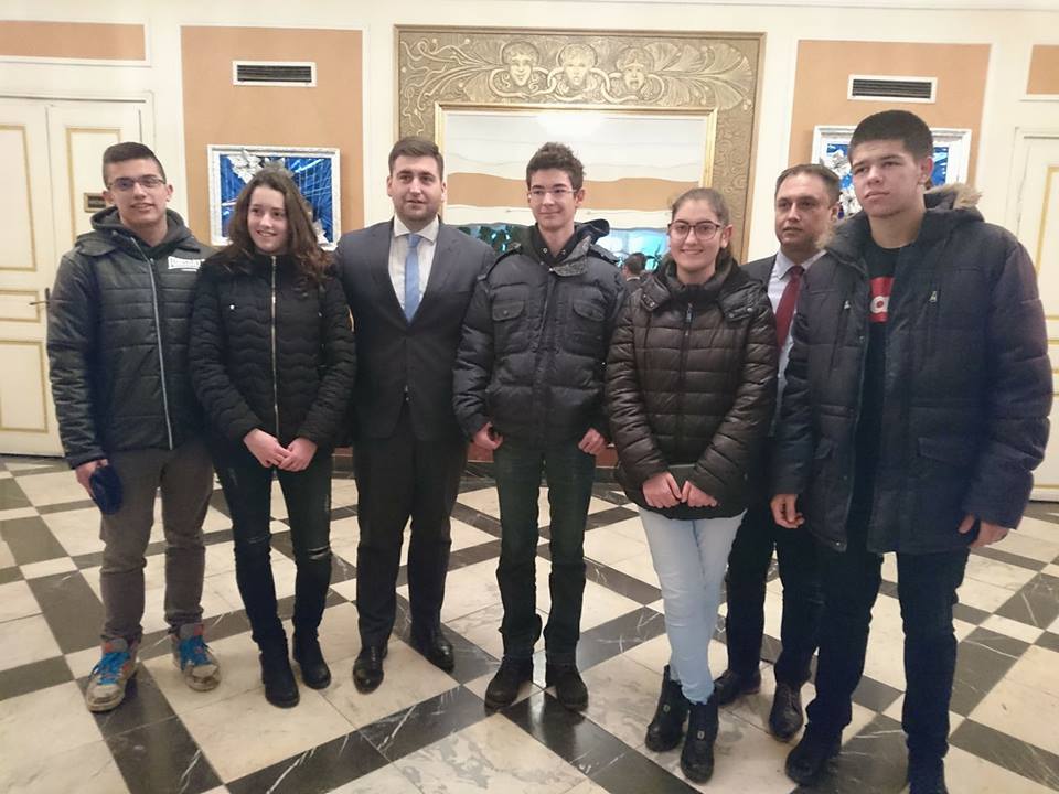 Младши посланици от ППМГ се срещнаха с евродепутат