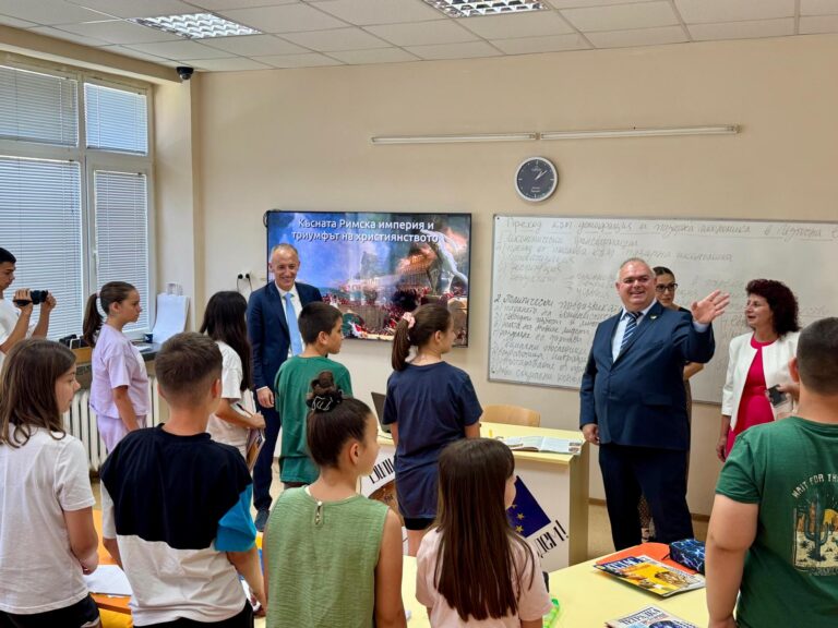 Министърът на образованието и науката Красимир Вълчев посети Профилирана природо-математическа гимназия – Ловеч
