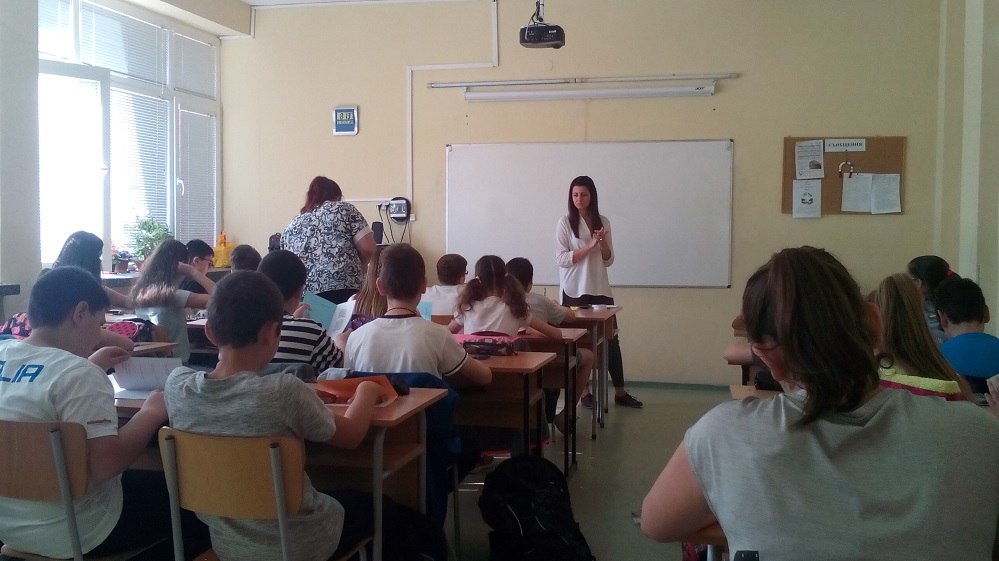 Лилия Петрова: "Учителят винаги е бил супергерой, но сега вълшебните атрибути като показалка, карта и речник са заменени от мултимедия, интернет и различни образователни приложения"